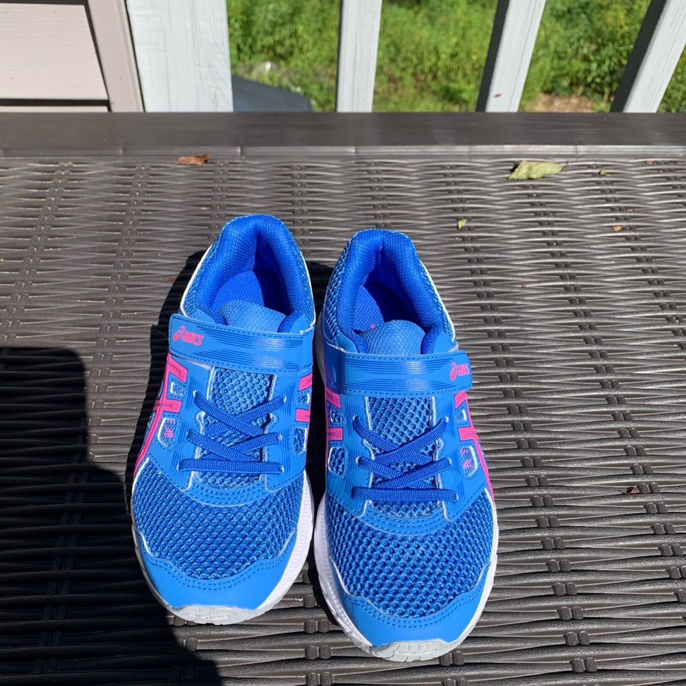 Kids ASICS size 1.5